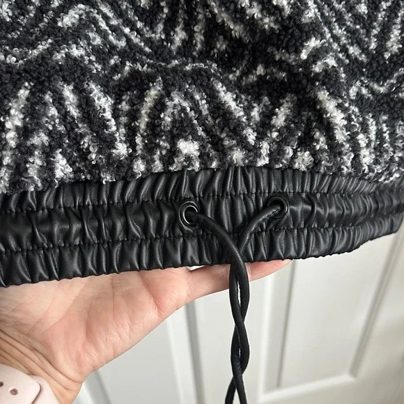 CALIA by Carrie Underwood Black and Cream Patterned Hoodie - Picture 5 of 6